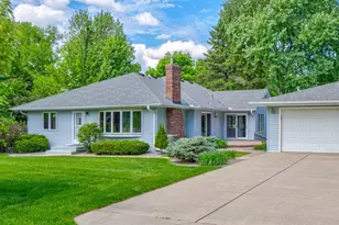 2201 Roselawn Ave W, Roseville, MN 55113 - Photo 2