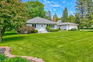 2201 Roselawn Ave W, Roseville, MN 55113 - Photo 4