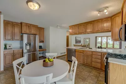 2201 Roselawn Avenue W, Roseville, MN 55113 - Photo 14