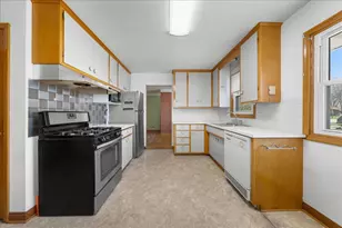 2368 Holloway Ave E, Maplewood, MN 55109 - Photo 6