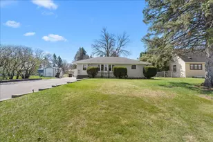 2368 Holloway Ave E, Maplewood, MN 55109 - Photo 2