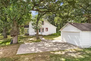 344 NE 1st St, Belle Plaine, MN 56011 - Photo 2