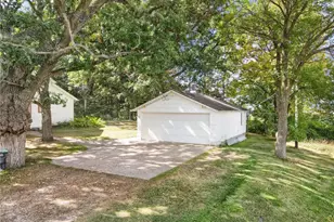 344 NE 1st St, Belle Plaine, MN 56011 - Photo 4