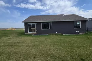 1309 18th St NE, Austin, MN 55912 - Photo 4