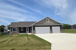 1309 18th St NE, Austin, MN 55912 - Photo 2