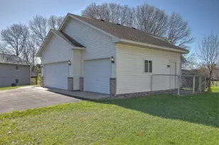 1490 33rd Ct SW, Cambridge, MN 55008 - Photo 2