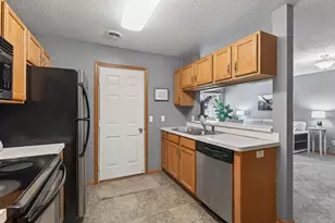 401 Leeward Trail, Woodbury, MN 55129 - Photo 8