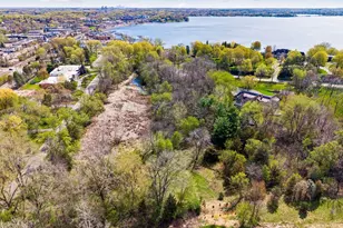 128 Peavey Ln, Wayzata, MN 55391 - Photo 2