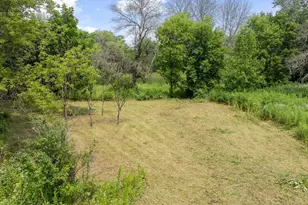 128 Peavey Ln, Wayzata, MN 55391 - Photo 4