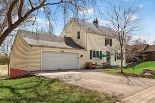112231 Hutchins Ct, Chaska, MN 55318 - Photo 2