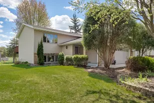 879 Westview Ct, Shoreview, MN 55126 - Photo 1