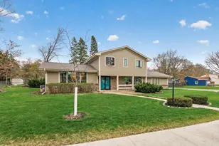 7133 Montrose Rd, Woodbury, MN 55125 - Photo 2