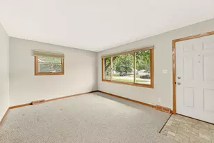 402 Strathmore Ln SE, Rochester, MN 55904 - Photo 8