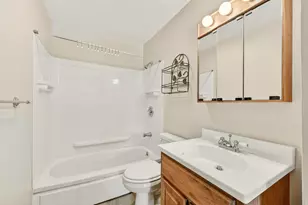 402 Strathmore Ln SE, Rochester, MN 55904 - Photo 10