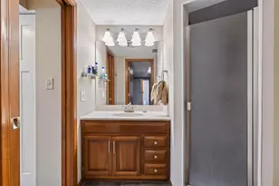 8317 Beard Rd, Bloomington, MN 55431 - Photo 32