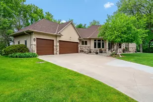 757 Stonebrooke Dr, Shakopee, MN 55379 - Photo 2