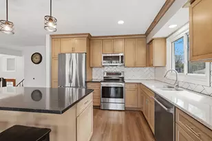8490 Knollwood Dr, Mounds View, MN 55112 - Photo 8