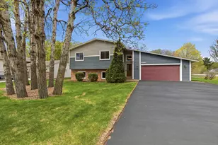 8490 Knollwood Dr, Mounds View, MN 55112 - Photo 1