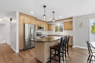 8490 Knollwood Dr, Mounds View, MN 55112 - Photo 6