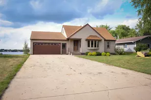1532 S Shore Dr, Worthington, MN 56187 - Photo 2