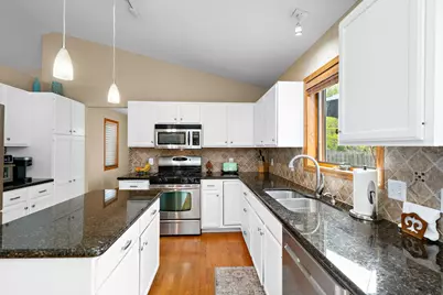 1409 Earle Way, Burnsville, MN 55306 - Photo 10
