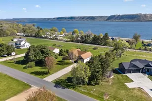 31770 Lakeview Dr, Lake City, MN 55041 - Photo 8