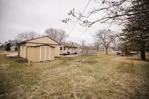 109 Ridge Rd, Morris, MN 56267 - Photo 2