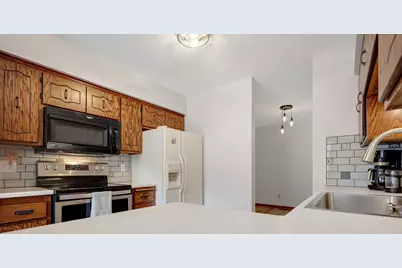 1827 County Rd. E E #18, White Bear Lake, MN 55110 - Photo 6