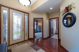 105 Viking Ct, Mankato, MN 56001 - Photo 2