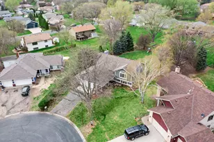 1107 Prairie Ct S, Shakopee, MN 55379 - Photo 2
