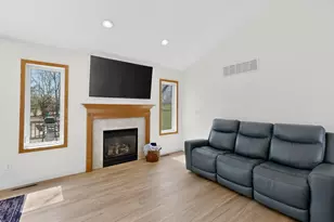 6440 Pagel Ln SE, Rochester, MN 55904 - Photo 8
