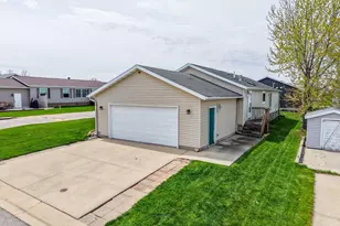 505 Peony St SE, Rochester, MN 55904 - Photo 2