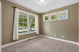 10601 Watersedge Ln, Woodbury, MN 55129 - Photo 4