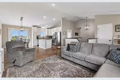 910 Emily Court NE, Montgomery, MN 56069 - Photo 6