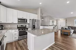 910 Emily Ct NE, Montgomery, MN 56069 - Photo 8