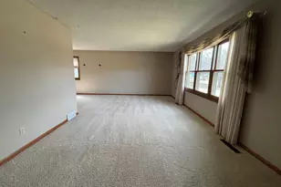 804 Crocker Ave S, Thief River Falls, MN 56701 - Photo 6
