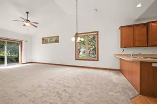 2318 Olivia Ct E, Maplewood, MN 55119 - Photo 10