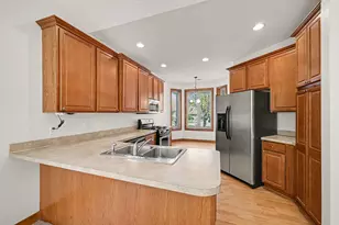 2318 Olivia Ct E, Maplewood, MN 55119 - Photo 12