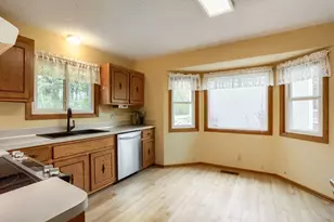 711 Cope Ave W, Roseville, MN 55113 - Photo 8
