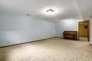 711 Cope Ave W, Roseville, MN 55113 - Photo 10
