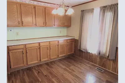 911 Hamilton Avenue NE, Red Lake Falls, MN 56750 - Photo 10