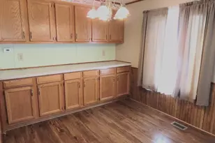 911 Hamilton Ave NE, Red Lake Falls, MN 56750 - Photo 10