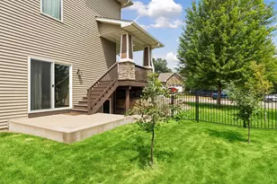 13694 Grafton Ct, Apple Valley, MN 55124 - Photo 10