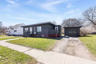 713 13th St N, Moorhead, MN 56560 - Photo 2