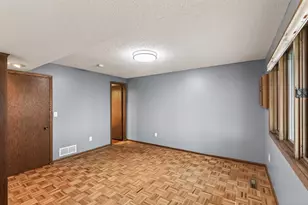 9367 Nesbitt Rd, Bloomington, MN 55437 - Photo 26