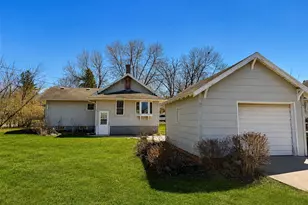 409 5th St NE, Staples, MN 56479 - Photo 2