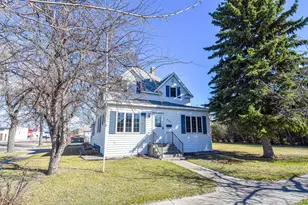 203 E Fletcher Ave, Warren, MN 56762 - Photo 2