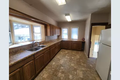304 2nd Avenue SE, Pipestone, MN 56164 - Photo 8