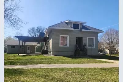 304 2nd Avenue SE, Pipestone, MN 56164 - Photo 1