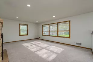 110 S Belmont Dr, Mankato, MN 56001 - Photo 4
